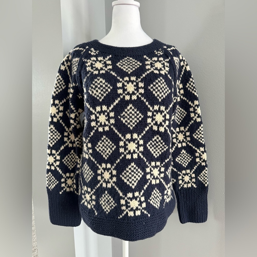 American Eagle Outfitters, Hand Knit 100% Lambs Wool. L. Navy and cream color.